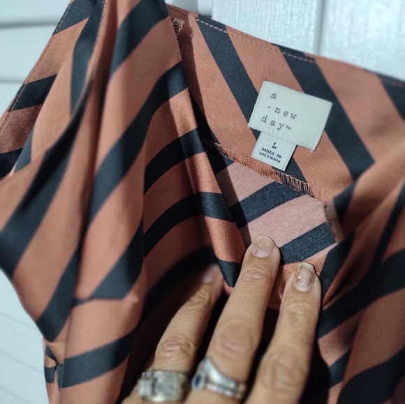 Dress - Picture 3 of 5